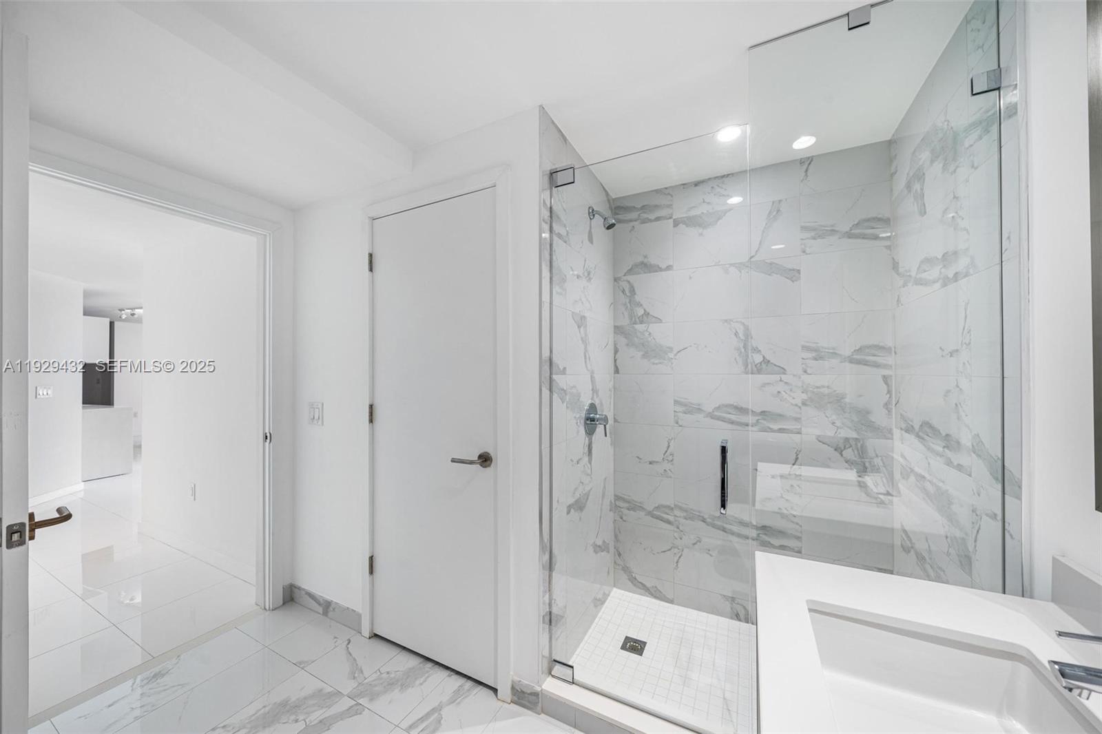 PARAMOUNT MIAMI WORLDCENT - Residential Lease