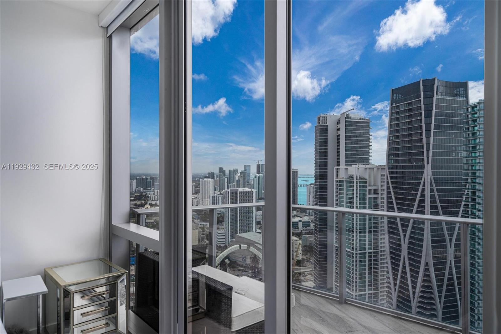 PARAMOUNT MIAMI WORLDCENT - Residential Lease