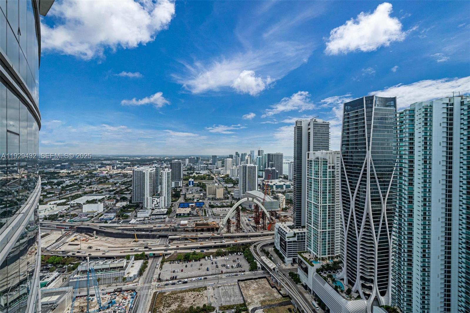 PARAMOUNT MIAMI WORLDCENT - Residential Lease