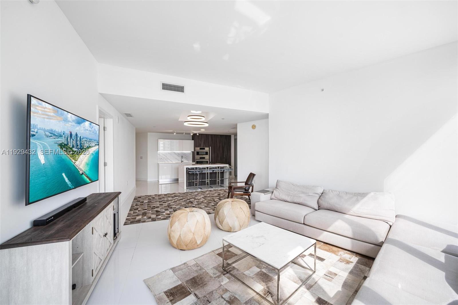 PARAMOUNT MIAMI WORLDCENT - Residential Lease