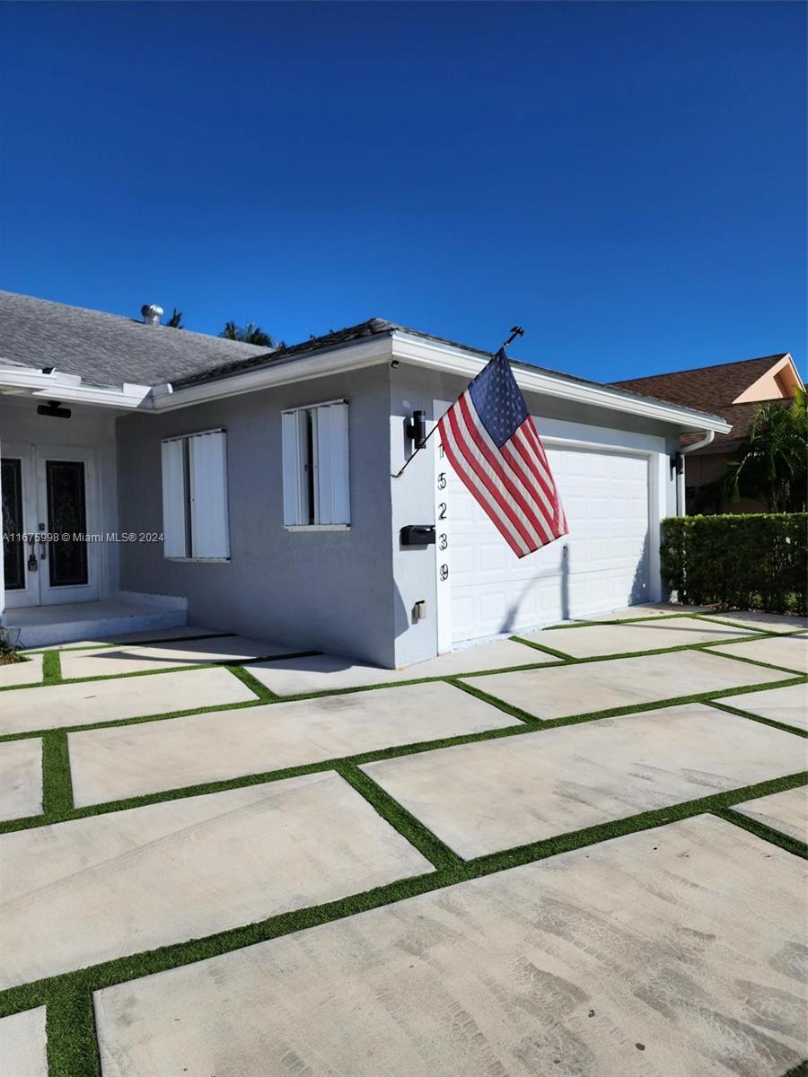 LOCATION, LOCATION, THIS WON'T LAST, FRESHLY PAINTED KITCHEN WITH S/S APPLIANCES AND GRANITE COUNTERTOP A SUPER AMPLE BACKYARD TO ENTERTAIN FRIENDS AND FAMILY.