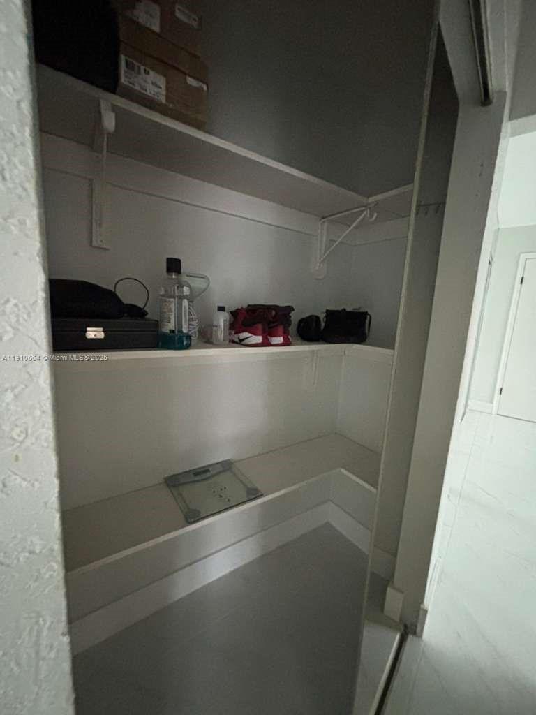 PALM SPRINGS NORTH SEC J - Residential Lease