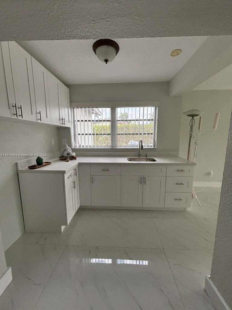 PALM SPRINGS NORTH SEC J - Residential Lease