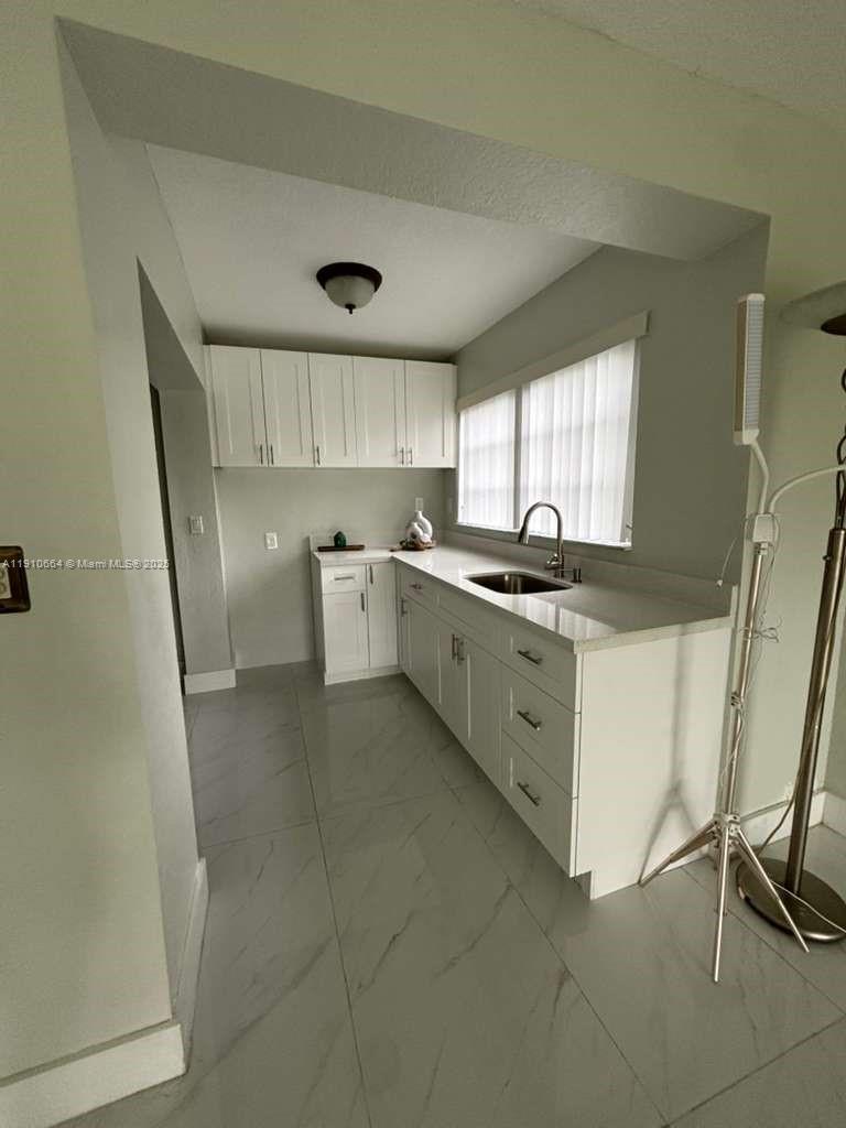 PALM SPRINGS NORTH SEC J - Residential Lease