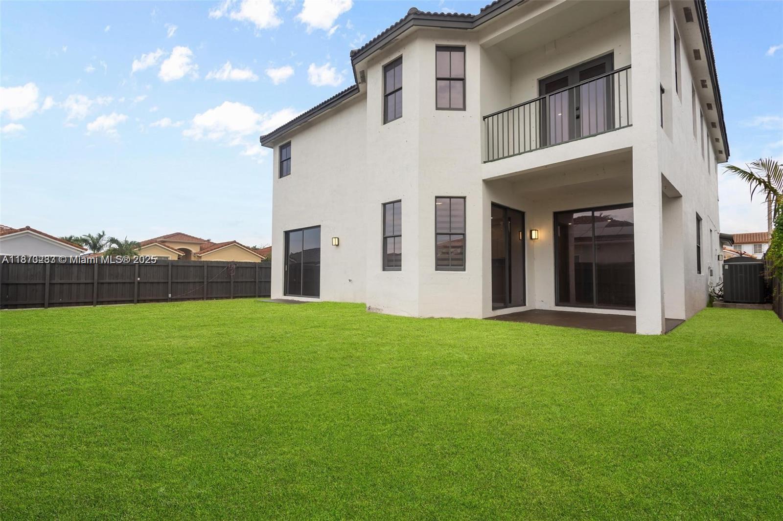 RIVIERA TRACE - Residential