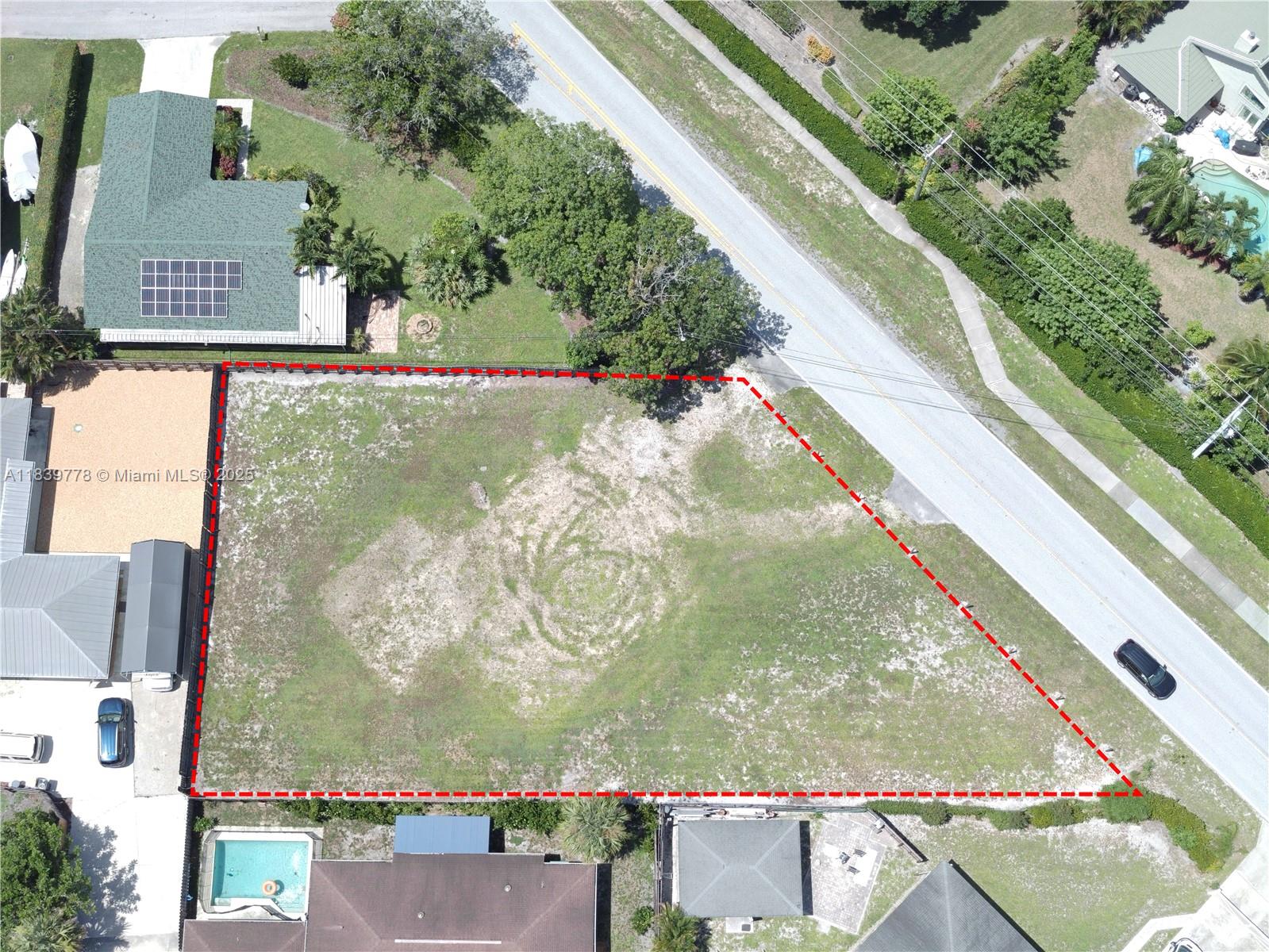 18870 SE Country Club Dr, Jupiter, FL, 33469/$975,000 4 18870 SE Country Club Dr