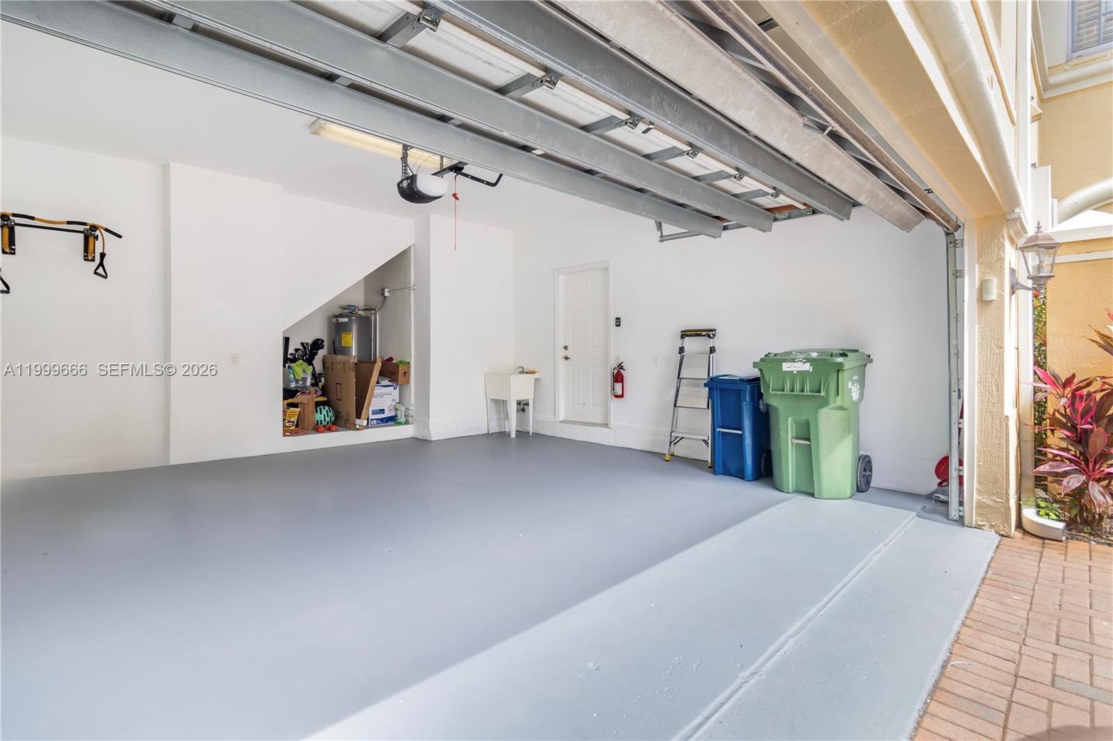 MARIPOSA POINTE AT WESTON - Residential