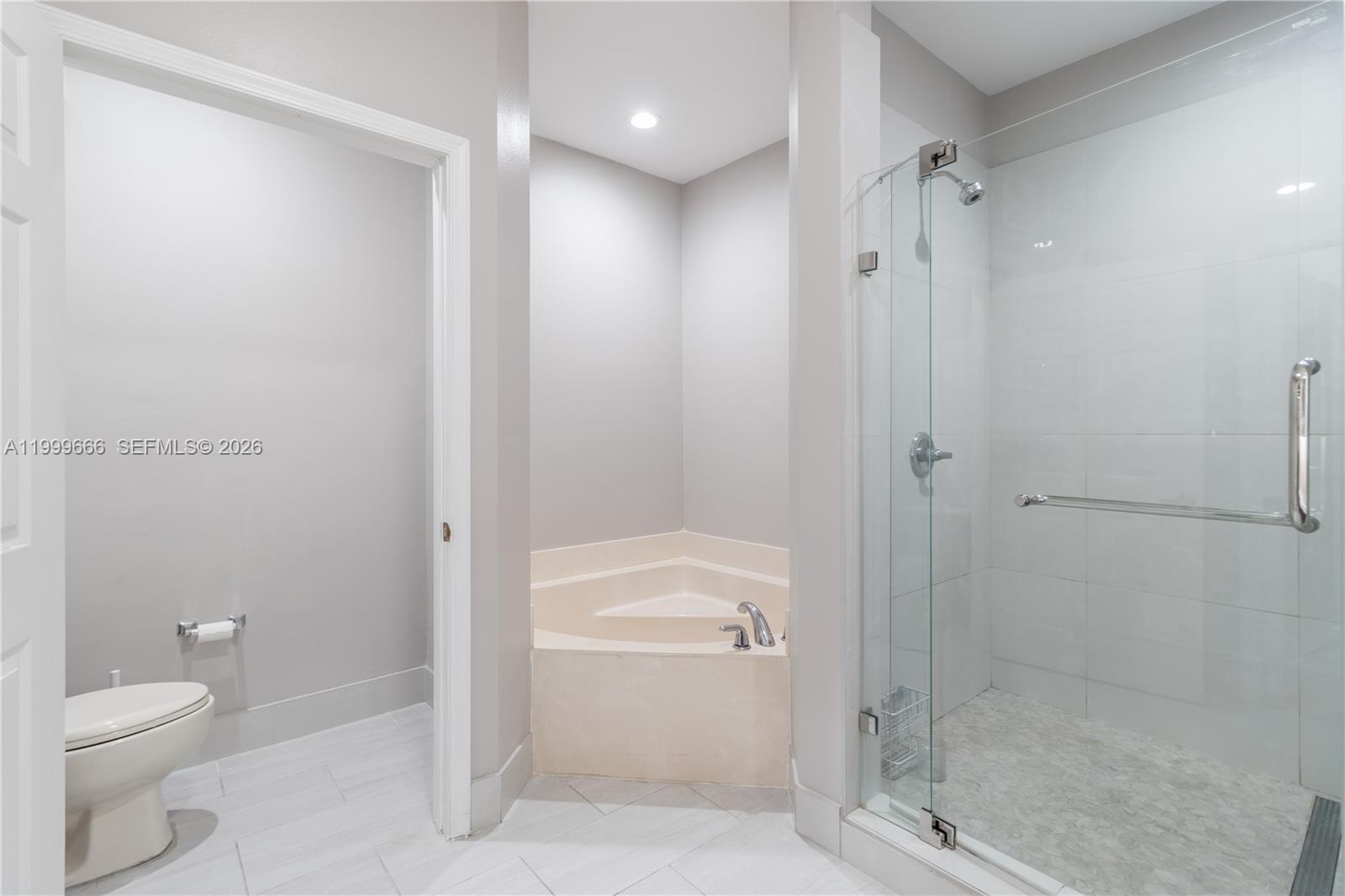 MARIPOSA POINTE AT WESTON - Residential