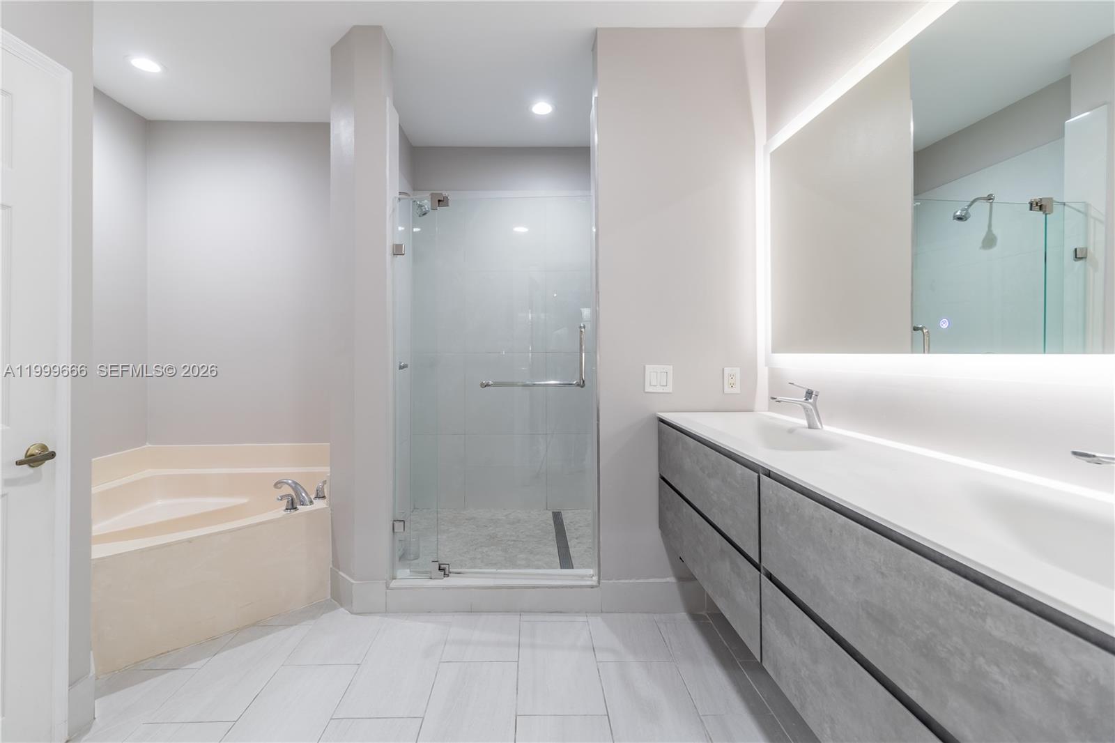 MARIPOSA POINTE AT WESTON - Residential