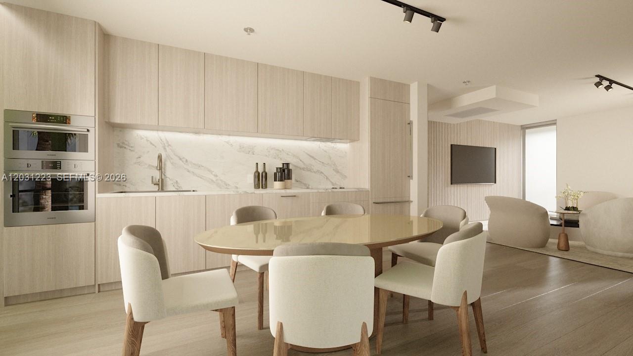 260 Collins Ave 303