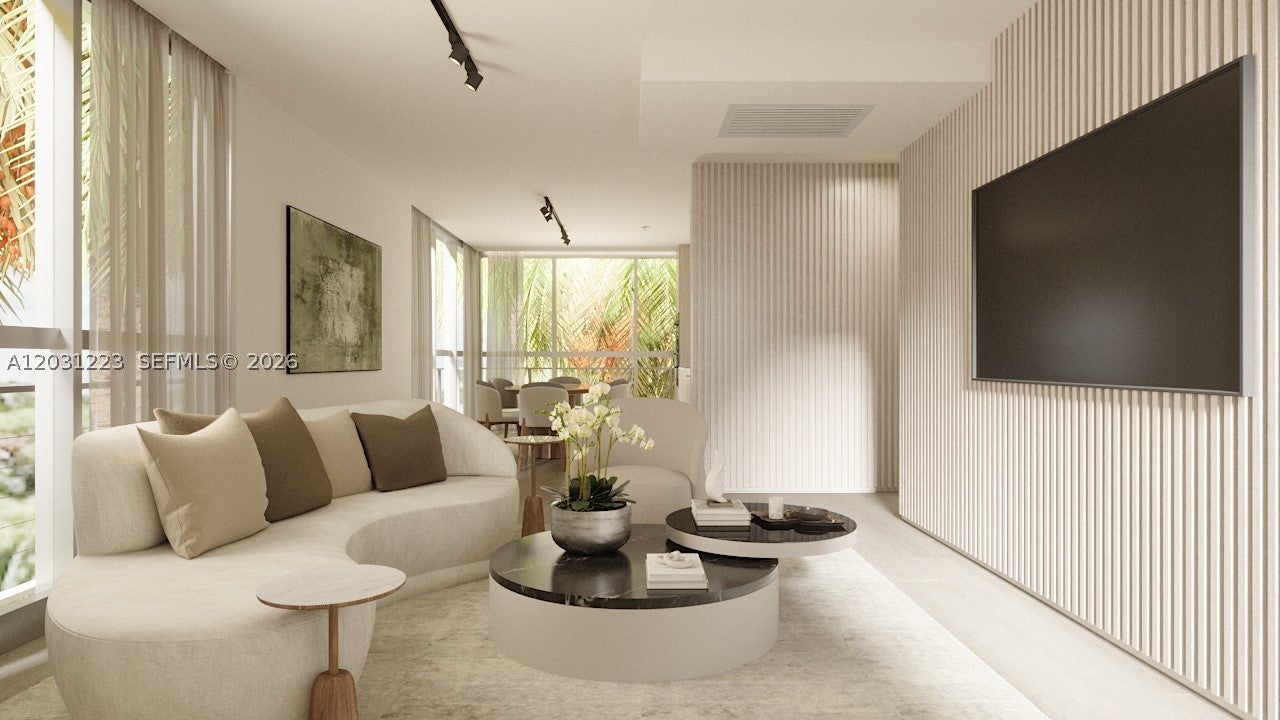 250 Collins Ave 303
