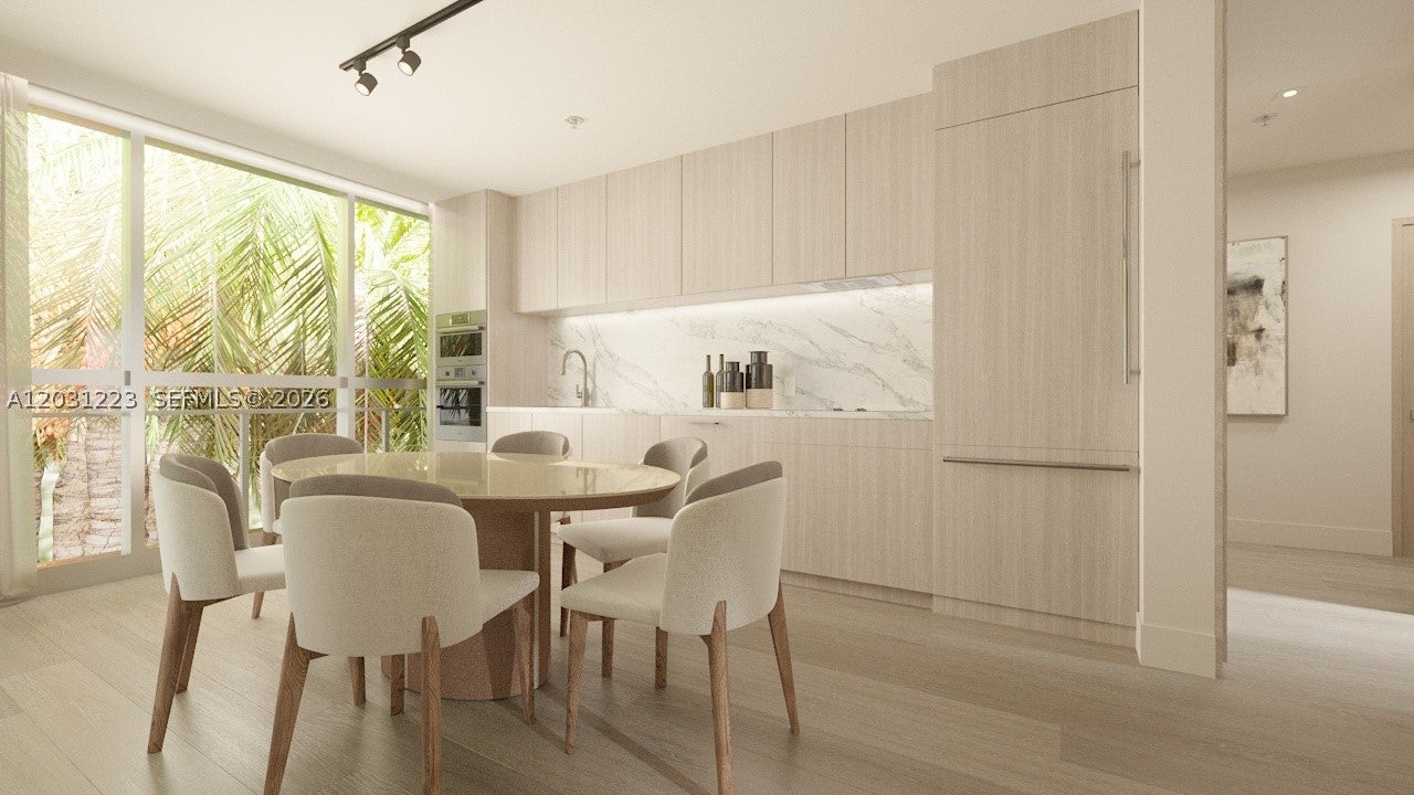 250 Collins Ave 303