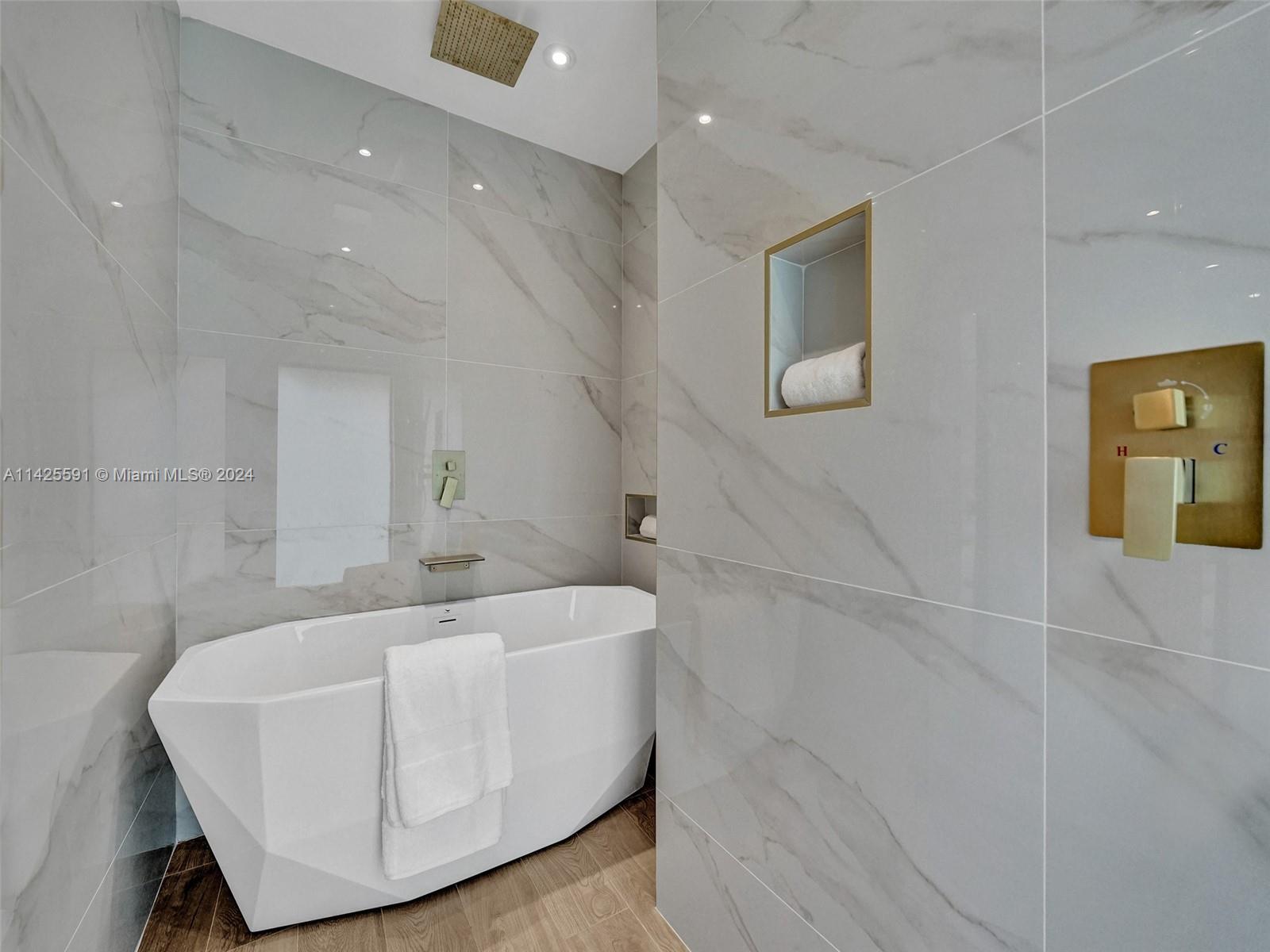 HIGHLAND WOODS SEC 4 - Residential