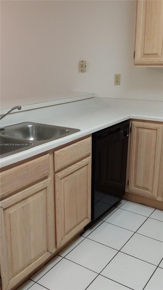 UNIVERSITY INN CONDO - Residential