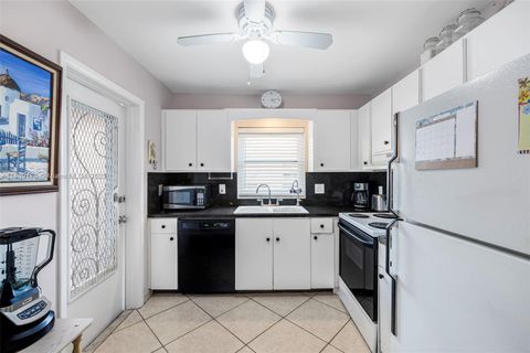 Photo of 5300 Washington St #U405, Hollywood, FL 33021 (MLS # A11890173)