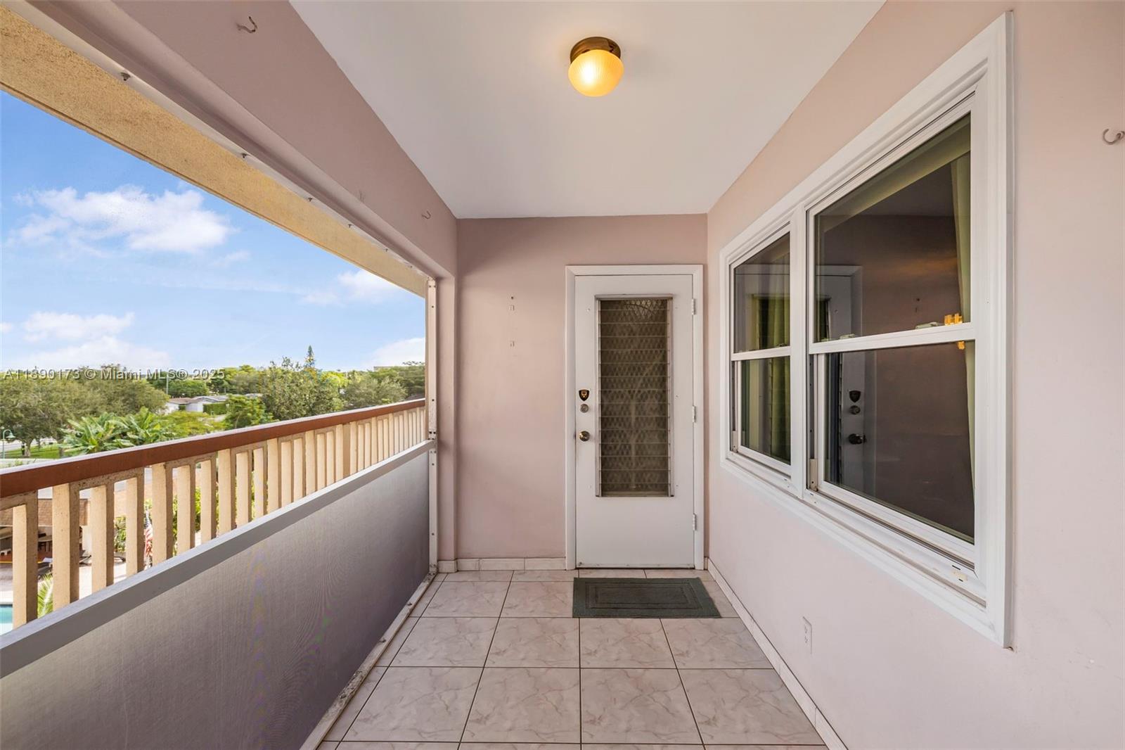 BEVERLY HILLS CONDO NUMBE - Residential