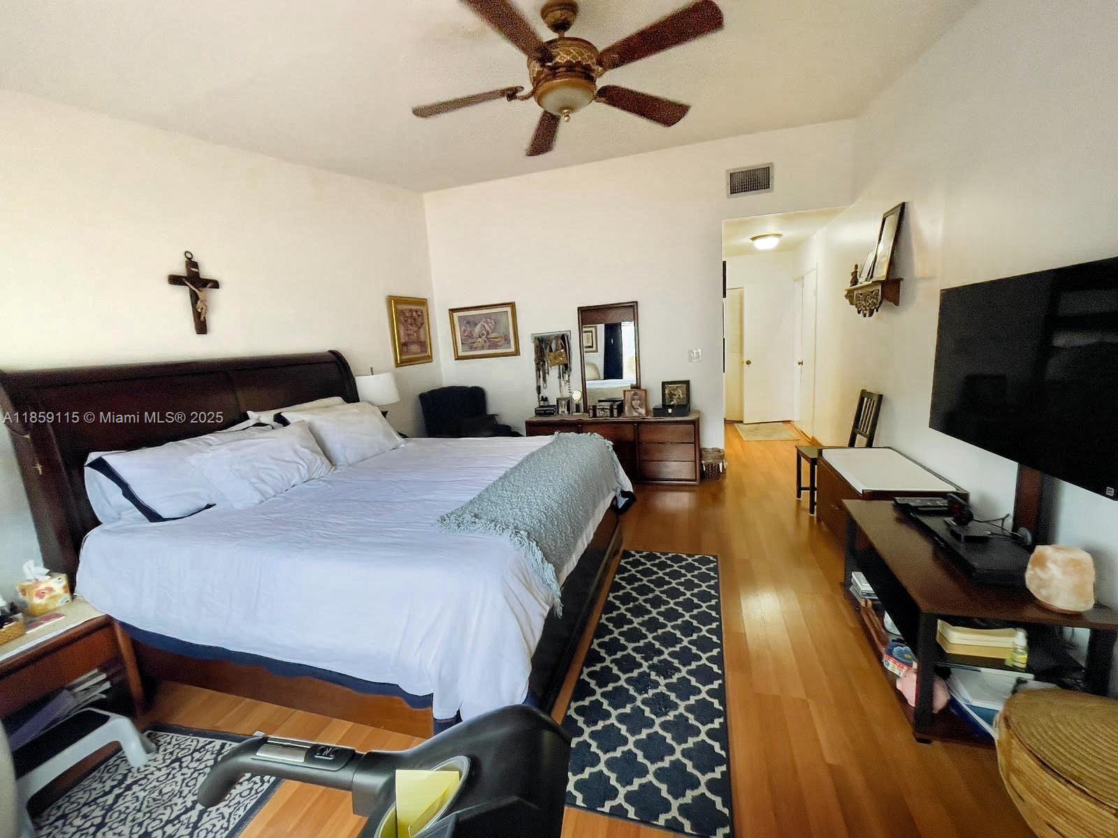 VILLAS ON THE GREEN - Residential