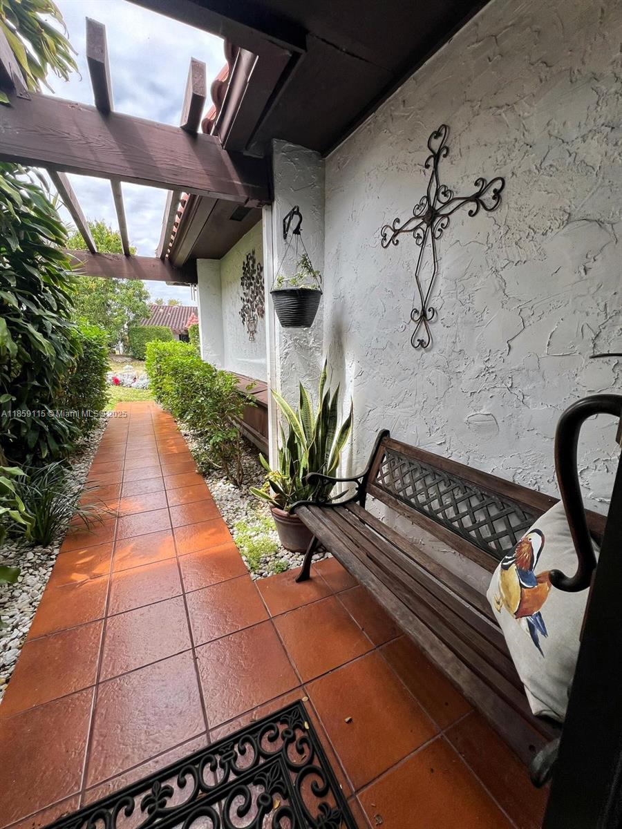 VILLAS ON THE GREEN - Residential