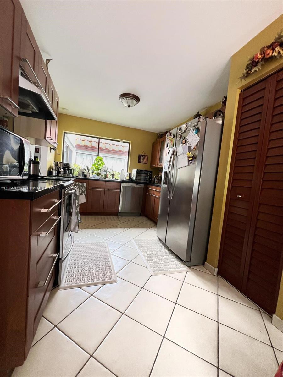 VILLAS ON THE GREEN - Residential