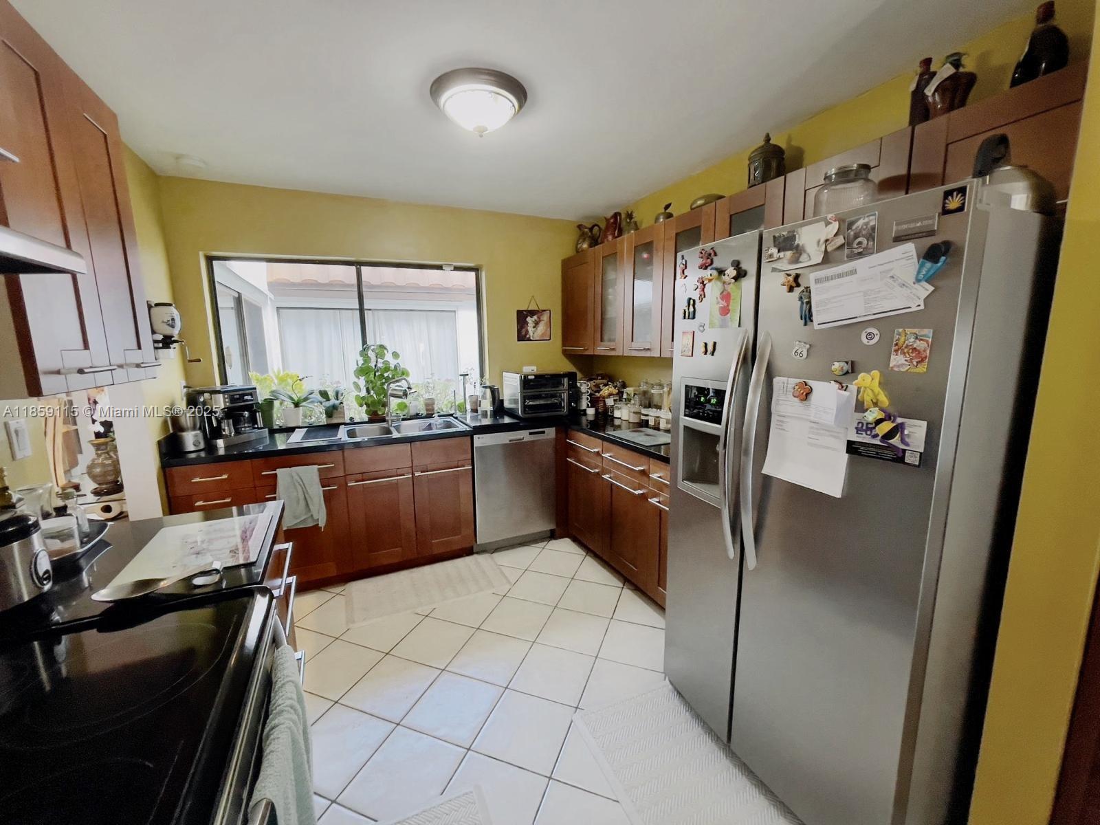 VILLAS ON THE GREEN - Residential