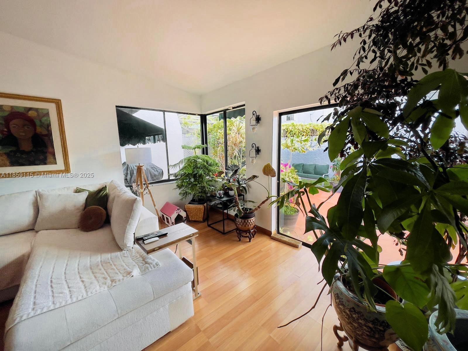 VILLAS ON THE GREEN - Residential