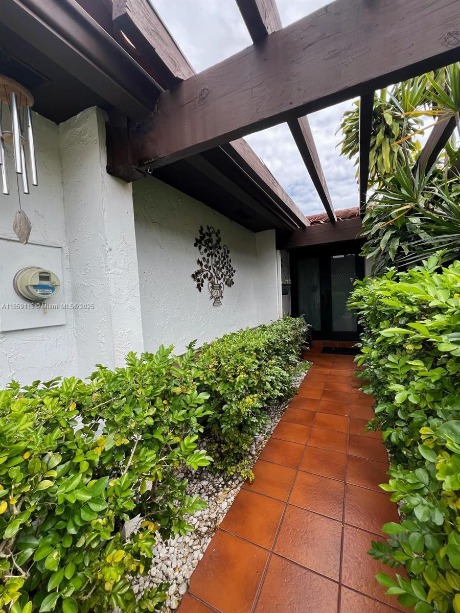 VILLAS ON THE GREEN - Residential