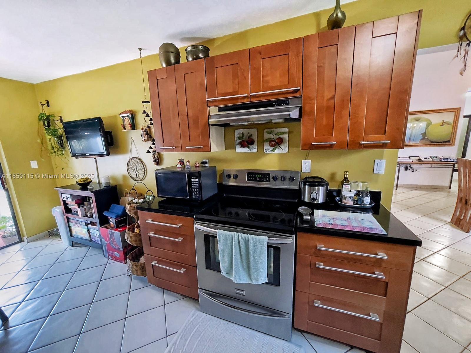 VILLAS ON THE GREEN - Residential