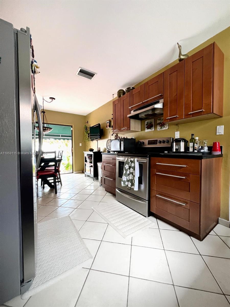 VILLAS ON THE GREEN - Residential