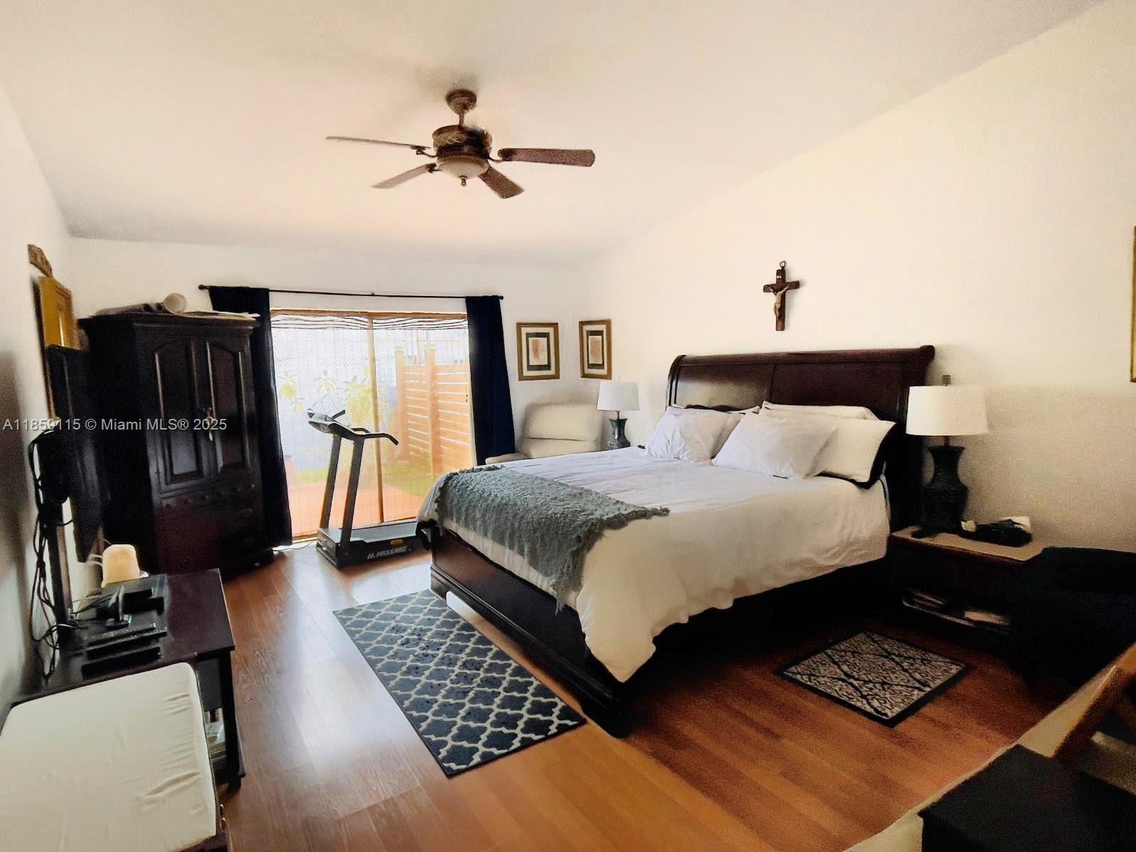 VILLAS ON THE GREEN - Residential