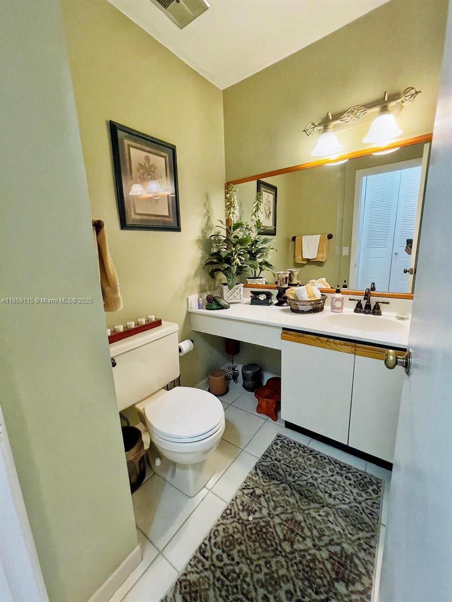 VILLAS ON THE GREEN - Residential