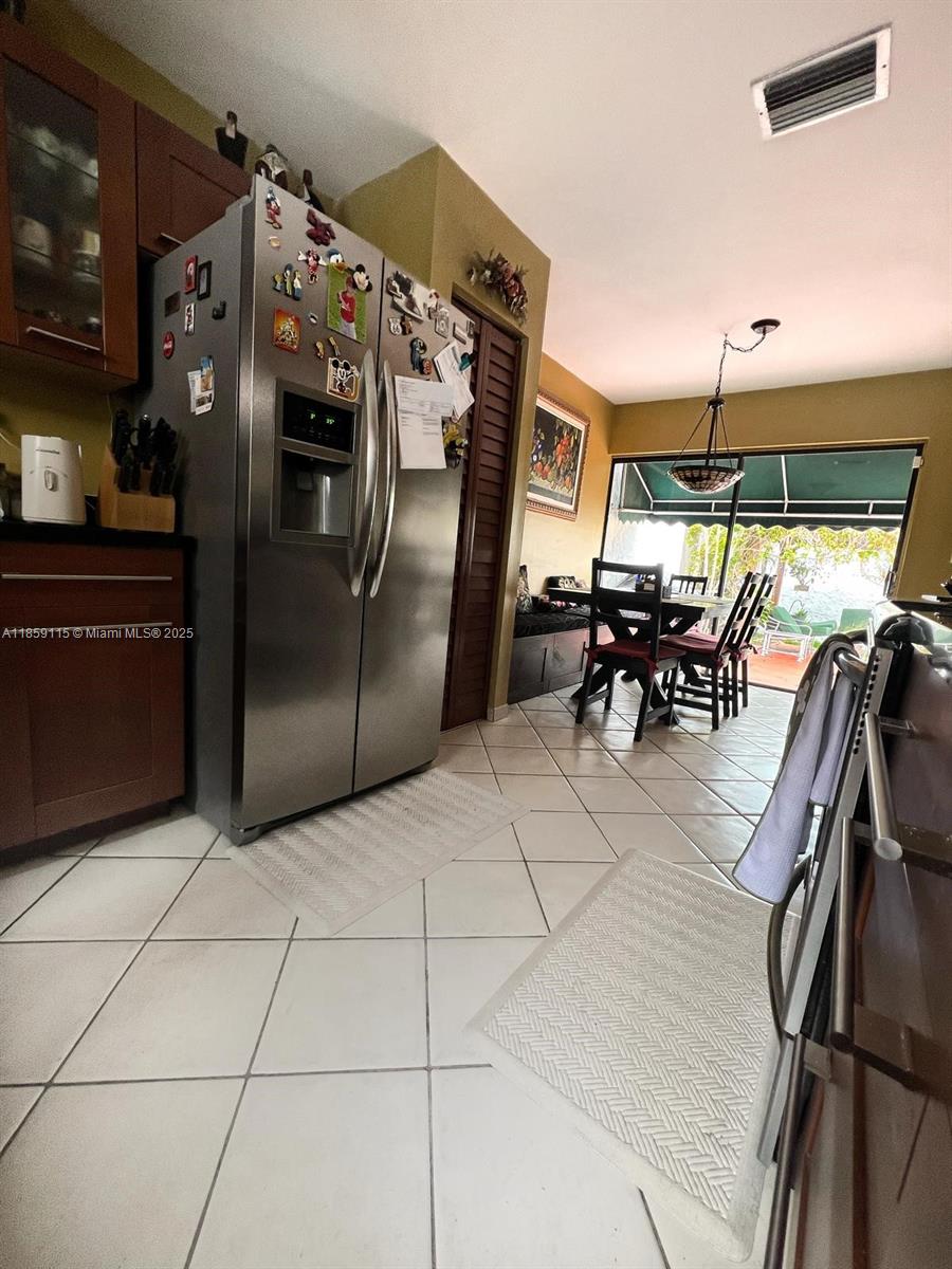 VILLAS ON THE GREEN - Residential