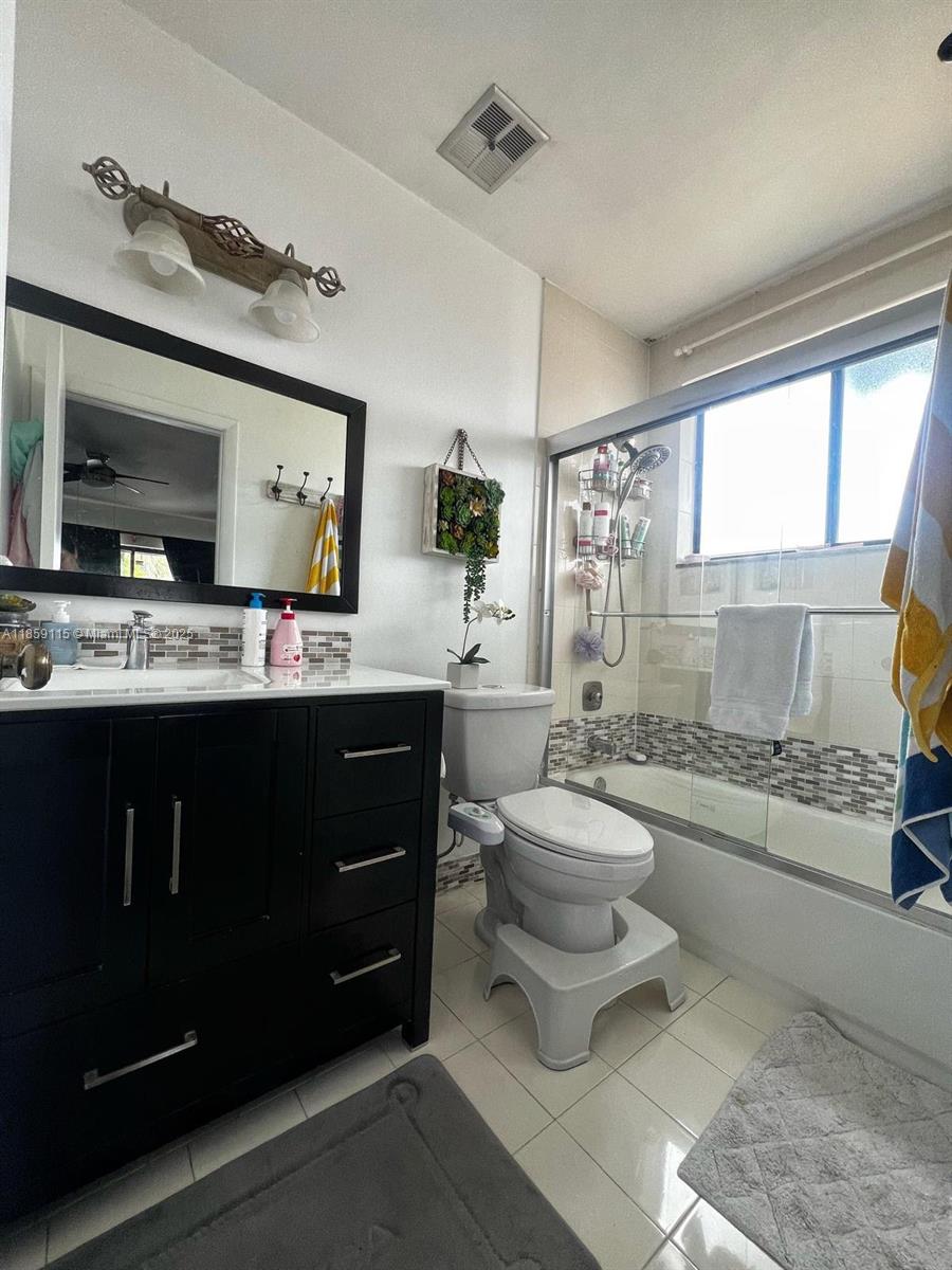 VILLAS ON THE GREEN - Residential