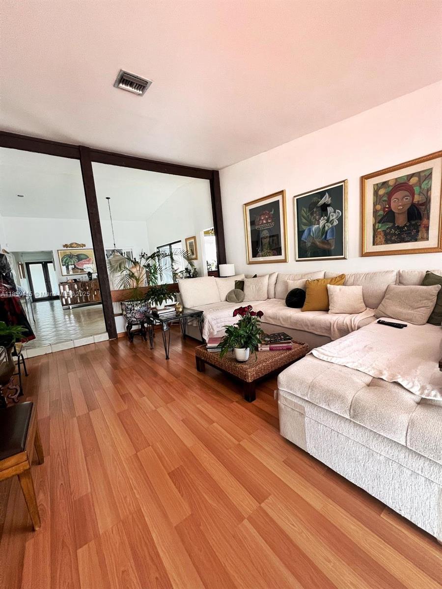 VILLAS ON THE GREEN - Residential