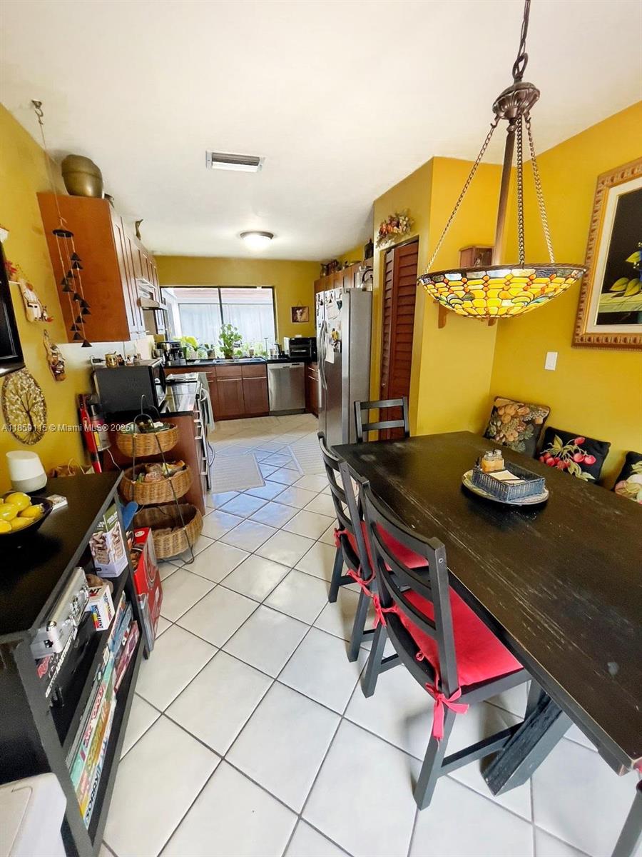 VILLAS ON THE GREEN - Residential