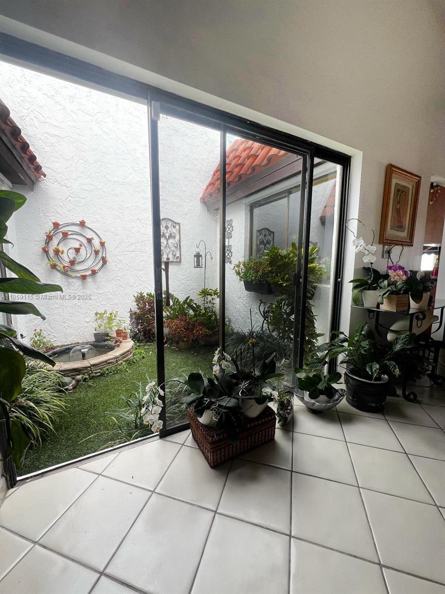 VILLAS ON THE GREEN - Residential