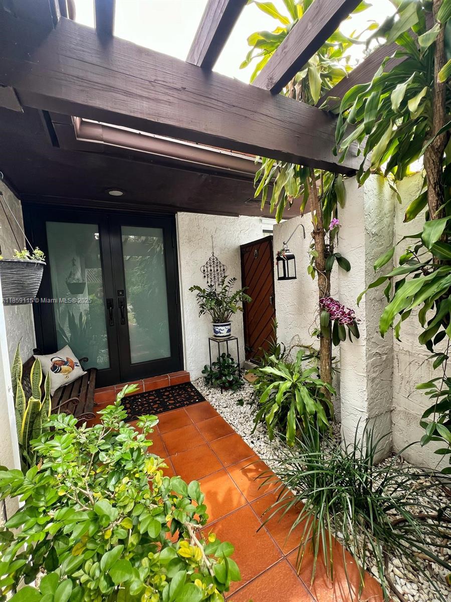 VILLAS ON THE GREEN - Residential