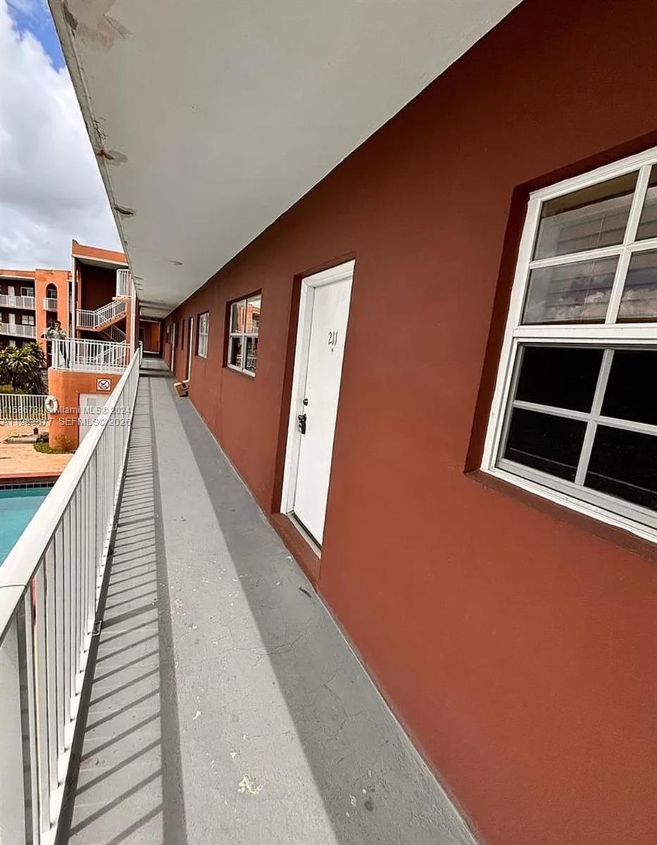 W & C CONDO - Residential