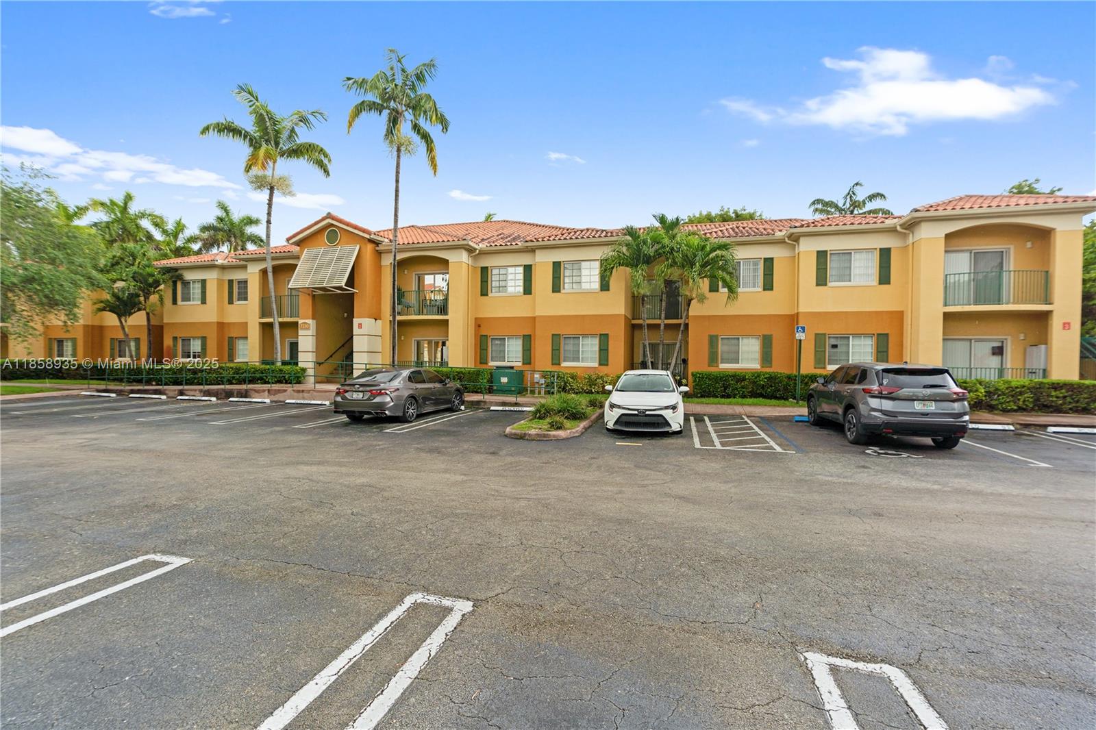 PALM GARDENS AT DORAL CON - Residential