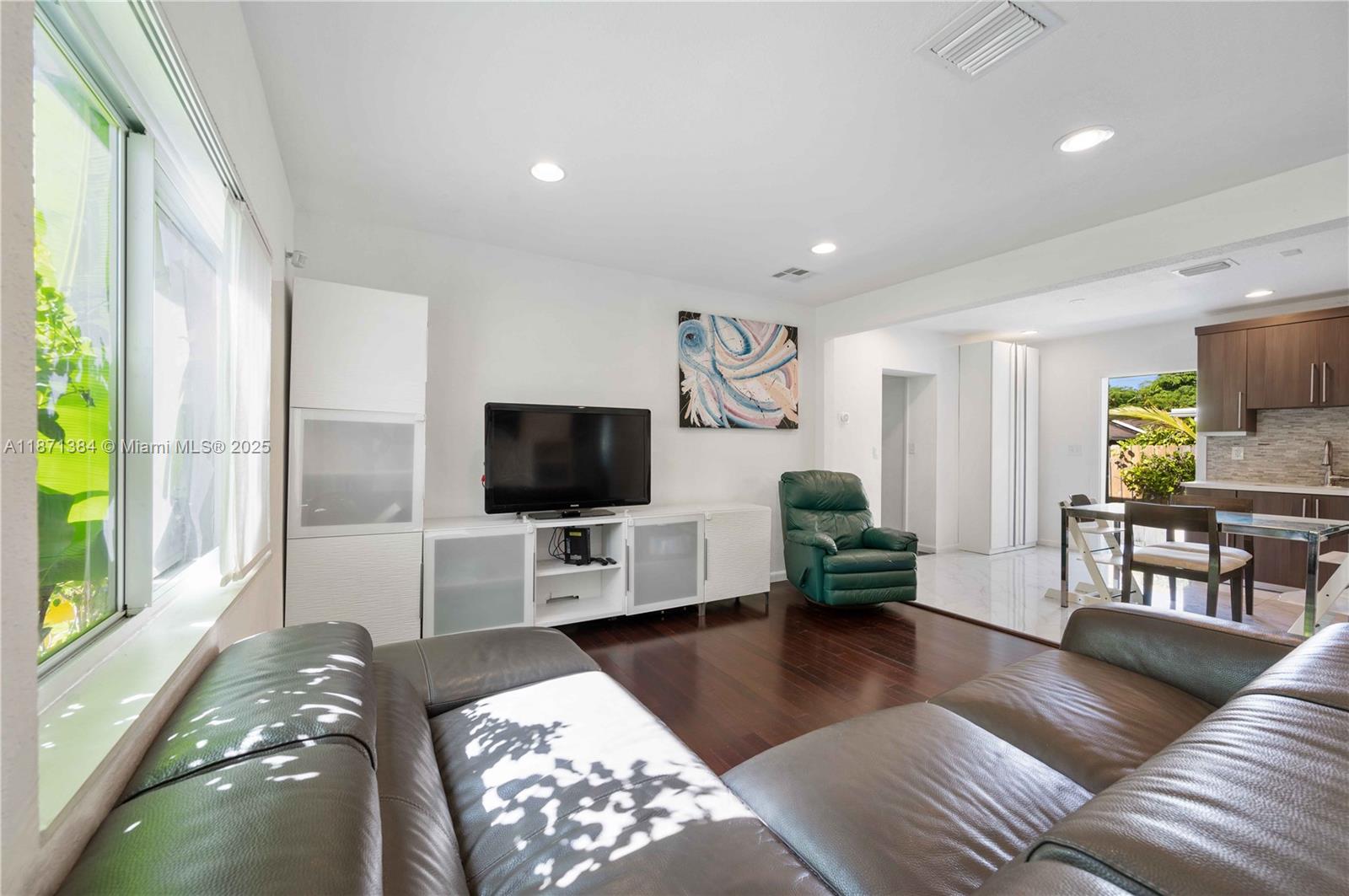 2401 SW 26th St