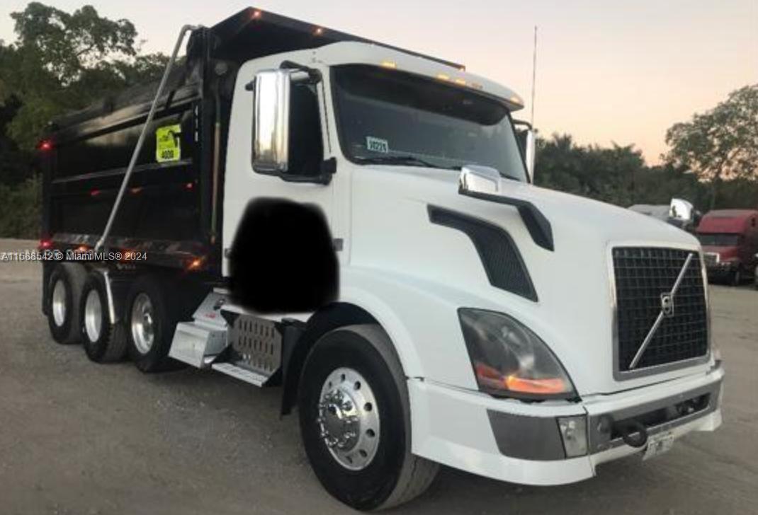 Invest with total freedom and security in our truck company! Our trucks are modern and valued in the market at $100,000 each, making the business price highly competitive.
The investment process is straightforward and hassle-free: no need for landlords, security deposits, or tax demonstrations, thus eliminating traditional barriers. Our company has obtained the E2 Visa on two occasions, further facilitating your investment.
This is a unique opportunity to obtain your E2 investor visa in a simple and efficient manner. With this purchase, you will have full control of your business and its profits. The most interesting part is that it is not a high-risk business, as the majority of your investment capital is in the trucks.