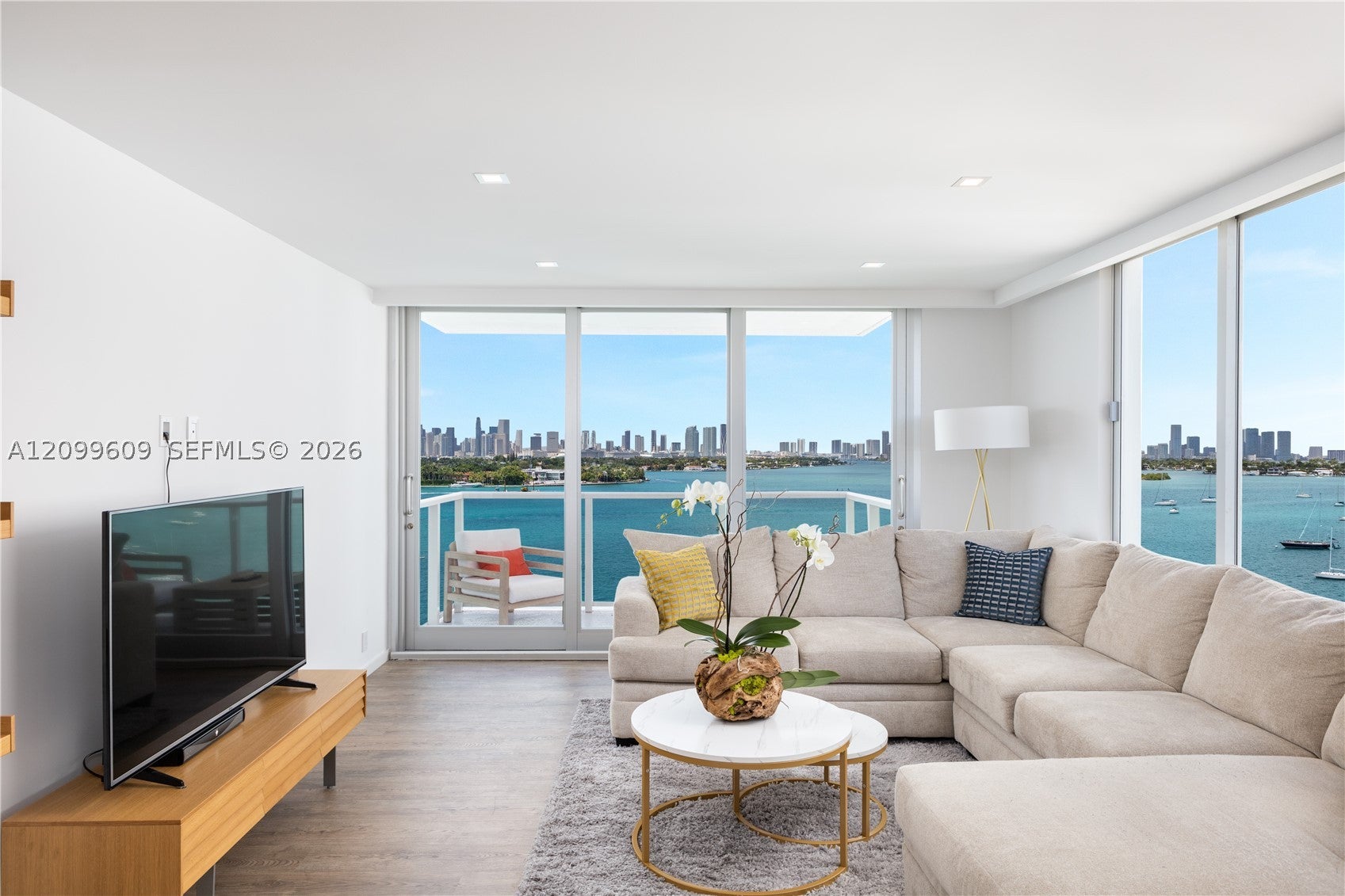 1000 West Ave 1011