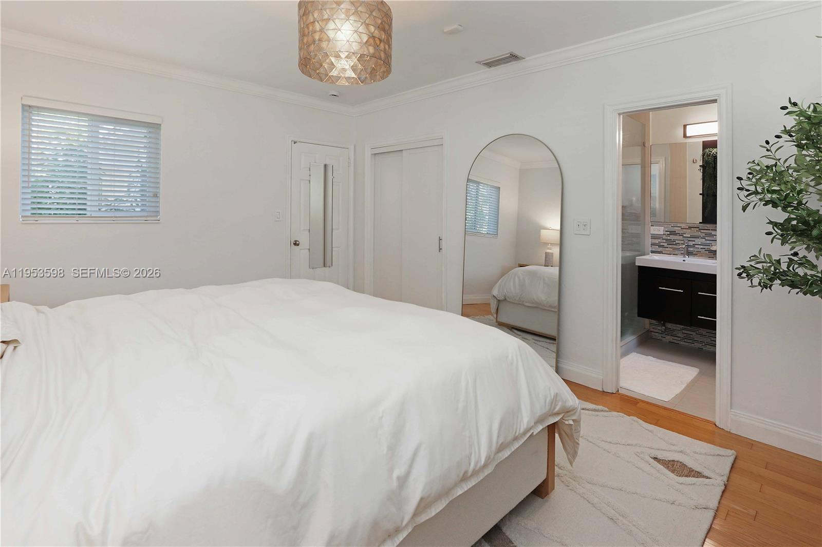 HOLLYWOOD LAKES SECTION - Residential