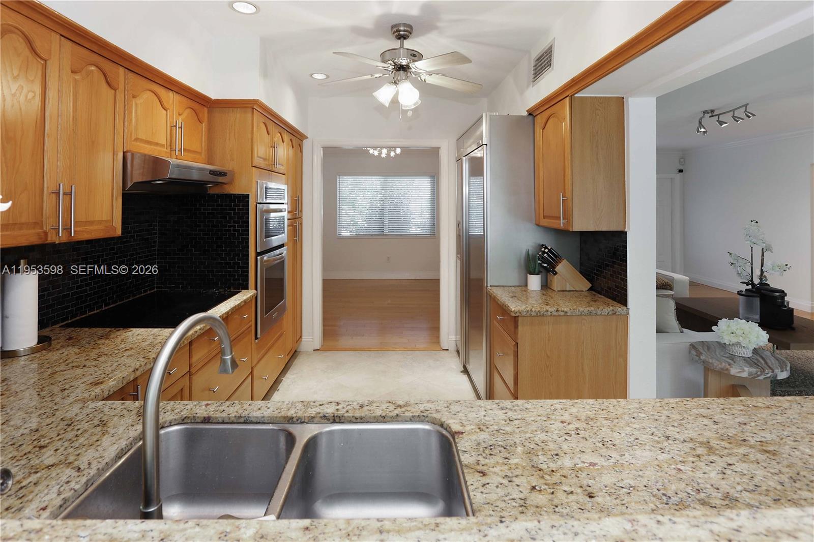 HOLLYWOOD LAKES SECTION - Residential