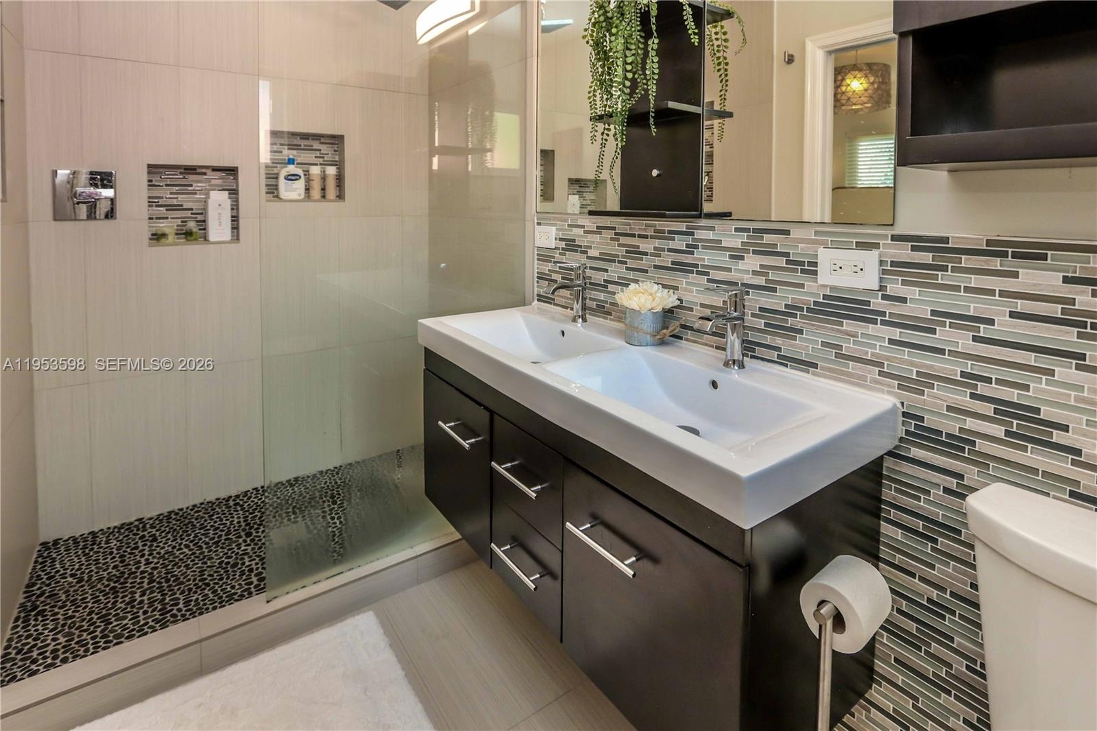 HOLLYWOOD LAKES SECTION - Residential