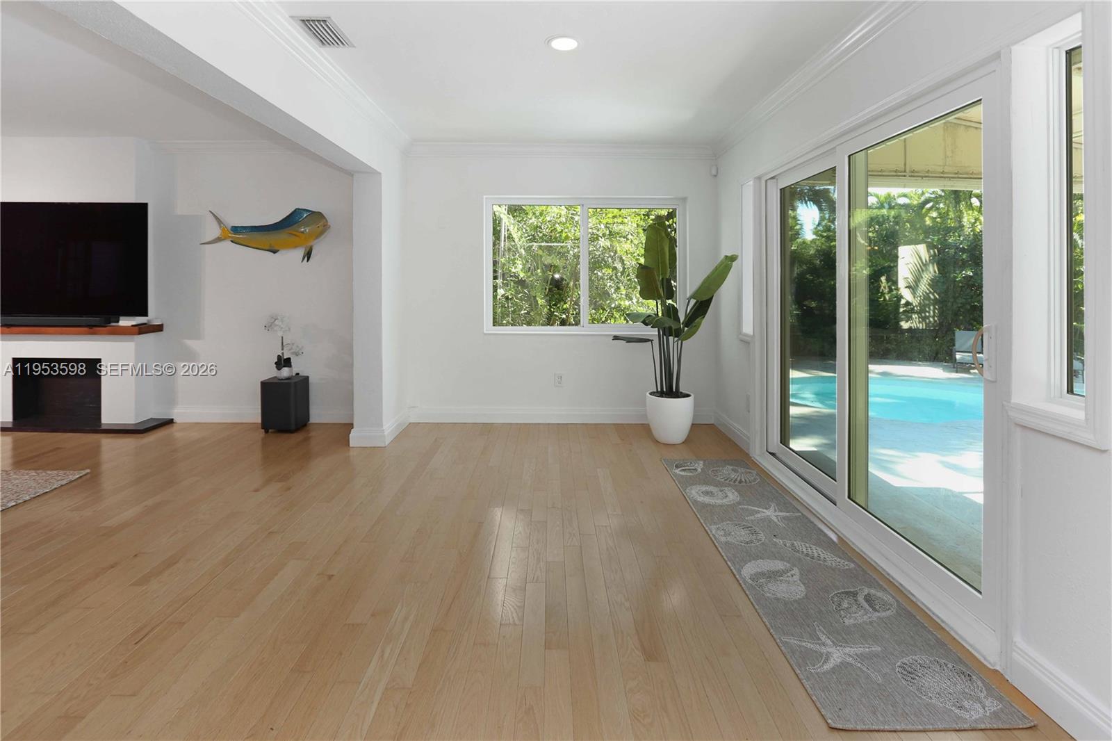 HOLLYWOOD LAKES SECTION - Residential