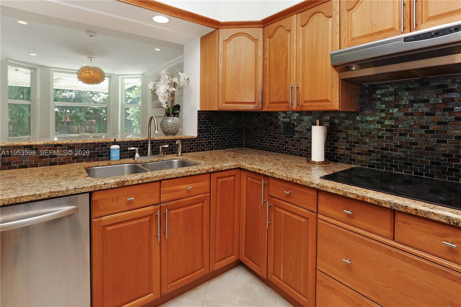 HOLLYWOOD LAKES SECTION - Residential