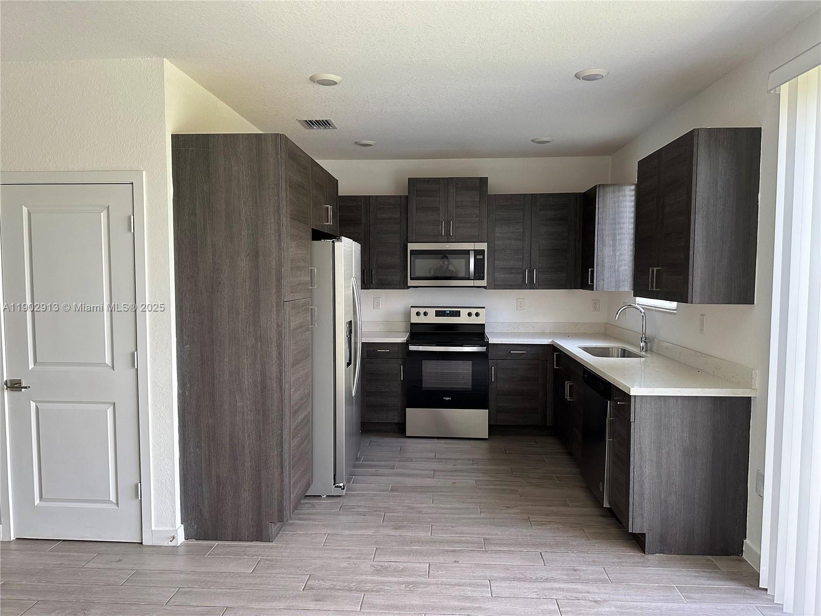 TOWNS AT SEASCAPE - Residential