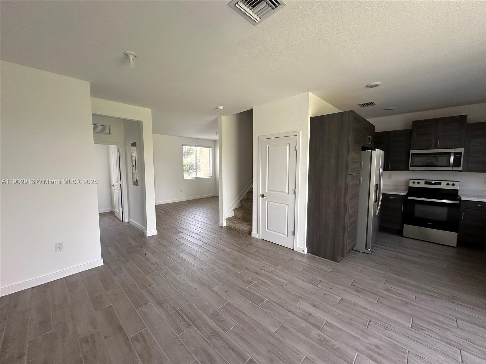 TOWNS AT SEASCAPE - Residential