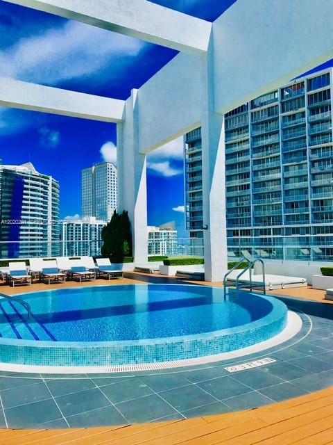 500 Brickell Ave 2208