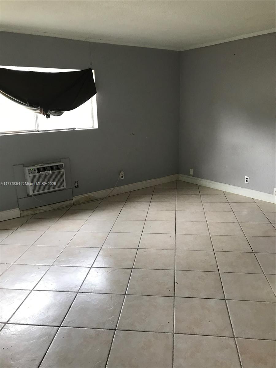 ENCLAVE AT CROWN PARK CON - Residential